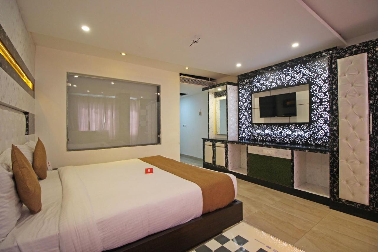 Oyo 4964 Golden Oyster Suites เดห์ราดุน ภายนอก รูปภาพ